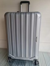   Aqua nagy méretű ezüst bőrönd, 69cmx49cmx32cm-keményfalú