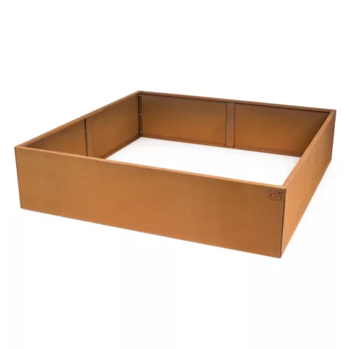 G21 Corten magaságyás, 132 × 32 × 132 cm.