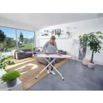 Leifheit 72580 Classic M Compact Plus vasalódeszka, fehér, 120 × 38 cm vasalófelülettel, 76–95 cm között állítható magassággal, stabil vasalótartóval, beépített kábeltartó antennával