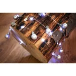 Füzér MagicHome Karácsonyi Gömb, 20x hideg fehér LED, gömbökkel és hópelyhekkel, ezüst, 2xAA, folyam