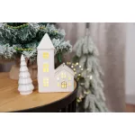 Dekoráció MagicHome, Házikó templommal, LED, fehér, porcelán, 11,2x5,5x17,4 cm