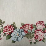 Gobelin terítő zsenília fonalból piros és kék virágokkal Natúr 40x100 cm