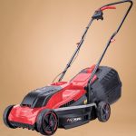 Akkumulátoros fűnyíró, Worcraft CLM-S20LiB ShareSYS, fekete/piros, vágásszélesség: 32 cm, 20 V Li-Ion, 3500 fordulat/perc, 30 l gyűjtőkosár, akkumulátor és töltő nélkül