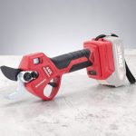 Akkumulátoros metszőolló, Worcraft CSC-S20LiBA ShareSYS, piros/fekete, 2 Ah 20 V Li-Ion, maximum 30 mm vastagság, LCD kijelző, akkumulátor és töltő nélkül