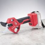 Akkumulátoros metszőolló, Worcraft CSC-S20LiBA ShareSYS, piros/fekete, 2 Ah 20 V Li-Ion, maximum 30 mm vastagság, LCD kijelző, akkumulátor és töltő nélkül