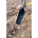 Ásó, Strend Pro Premium RedShark, 128 cm, keskeny fej, fekete, acél fej, fa nyél, D markolat, fogazott él, bordázott, csatornázó