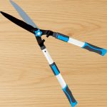 Sövényvágó olló, Aquacraft 370213, fehér/fekete, 72,3 cm, alumínium nyél, hullámos acél penge, teleszkópos