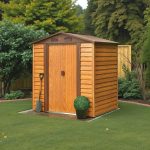 Kerti ház, Strend Pro Garden, 193 × 152 × 203 cm, barna, festett fémlemez, horganyzott keret, korrózióálló, dupla tolóajtó, 4 szellőzőnyílás