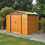 Kerti ház, Strend Pro Garden, 278 x 238 x 215 cm, barna, fémlemez, horganyzott keret, korrózióálló, dupla tolóajtó, 4 szellőzőnyílás