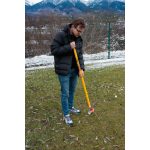 Kézi szemétszedő, Strend Pro, sárga, 130 cm, üvegszálas nyél, acél tüske, hajlás nélkül használható, kerti és közterületi szemétszedéshez