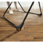 Vileda Universal Ultimate ruhaszárító, 18 méter szárítási terület, fekete, X-alakú vázzal, kinyitható szárnyakkal, összecsukható kialakítással