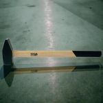 Lakatoskalapács, Strend Pro HM131, fekete, 8000 g, fa nyél, acél fej, DIN 1042, lapos/hegyes