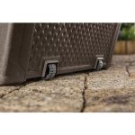 Kerti tárolóláda, Keter Emily, barna, 117,8 × 44,5 × 58 cm, 277 l, időjárásálló, lakatolható, kerekes, fogantyúkkal, rattan hatású, ülőhelyként is használható