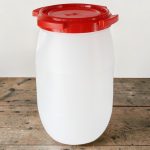 Élelmiszeripari hordó, Strend Pro Garden Pannon Fermet, fehér/piros, 60 l, nyílás átmérő: 25 cm, menetes fedél, HDPE műanyag