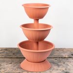 Műanyag háromszintes virágcserép, Strend Pro Garden Pyramid, terrakotta, átmérők: 32,5 cm / 40 cm / 47,5 cm, magasság: 82 cm, kerek