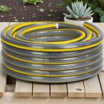 Kerti locsolótömlő, Strend Pro Garden Anti-torsion Plus, szürke/sárga, 3/4", 50 m, 25 bar, többrétegű PVC, UV-álló, csavarodásmentes
