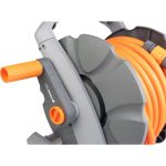 Kerti tömlődob, Strend Pro Premium, szürke/narancssárga, tömlővel, 1/2", 20 + 2 m, 26 bar, automata feltekerő, szórópisztollyal, csatlakozókkal, -5°C és +45°C között hőálló