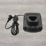 Permetező akkumulátortöltő, Evika DJ100/160/EJ80 permetezőkhöz, fekete, LED jelzőfény, túltöltés elleni védelem, 230 V hálózati csatlakozás