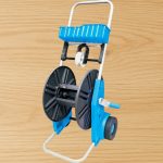 Kerti tömlőkocsi, Aquacraft 990051 Prémium, ezüst/kék, maximum 60 m 1/2" kerti tömlőhöz, acél és műanyag, kézi hajtókar, kerekes, szerszámtároló kosárral, tömlő nélkül