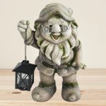 Kerti dekoráció, MagicHome Gecco, törpe lámpással, szürke, 24 x 21 x 36 cm, magnézia