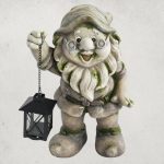 Kerti dekoráció, MagicHome Gecco, törpe lámpással, szürke, 24 x 21 x 36 cm, magnézia