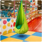 Gyerek függőfotel, Neo-Sport Kokon, zöld, átmérő: 55 cm, magasság: 140 cm, akasztóval, párnával, mosható, teherbírás: 80 kg