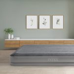 Felfújható vendégágy, Intex Queen Prestige középmagas matrac, 152 x 203 x 30 cm, szürke, kétszemélyes, szálas belső szerkezettel, puha felülettel, beépített USB-s elektromos pumpával (64114)