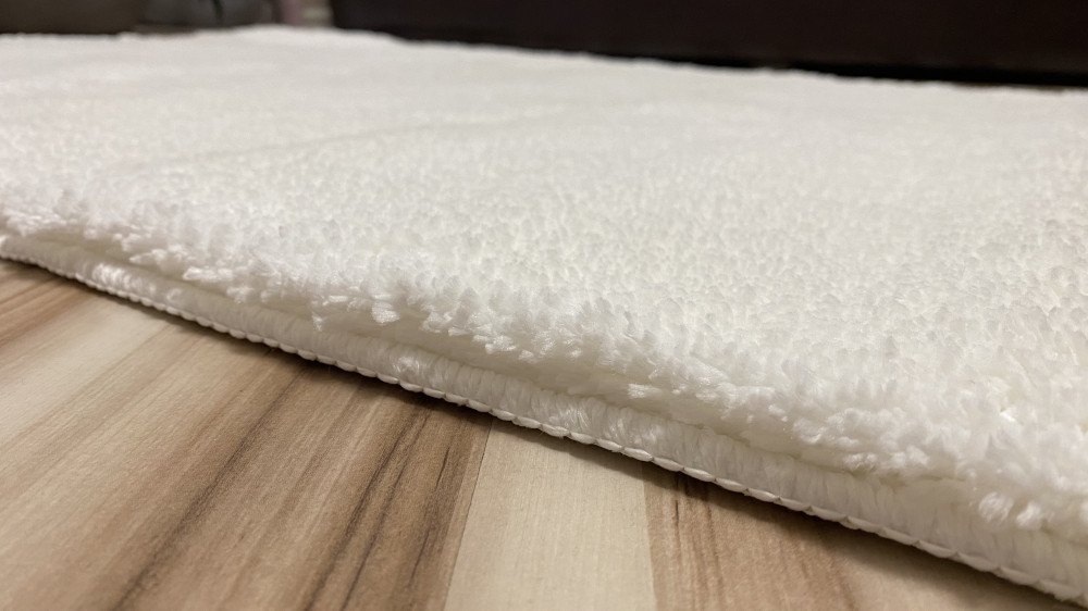Den. Serrano fehér 120x170cm-gumis hátoldalú szőnyeg