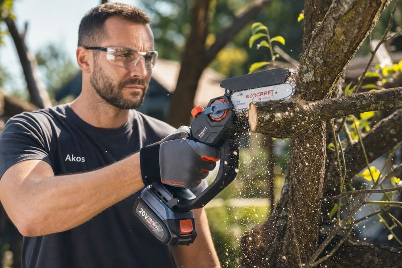 Fűrész Worcraft Home CHS-S20LiCM ShareSYS, 20V Li-ion, 4" lánc, BRUSH, mini láncfűrész, SZETT koffer