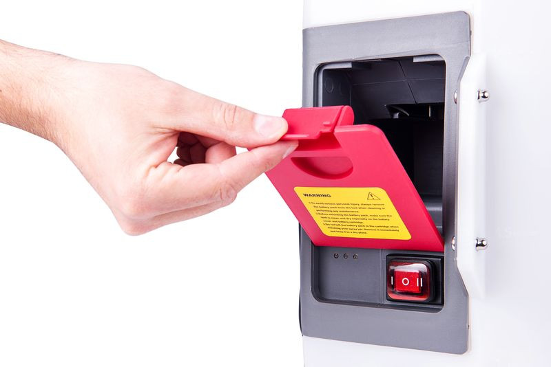 Akkumulátoros permetező, Worcraft CBS-S20Li ShareSYS, 12 liter, fehér, teleszkópos szórókarral, LED töltöttségjelzős, háti hevederes