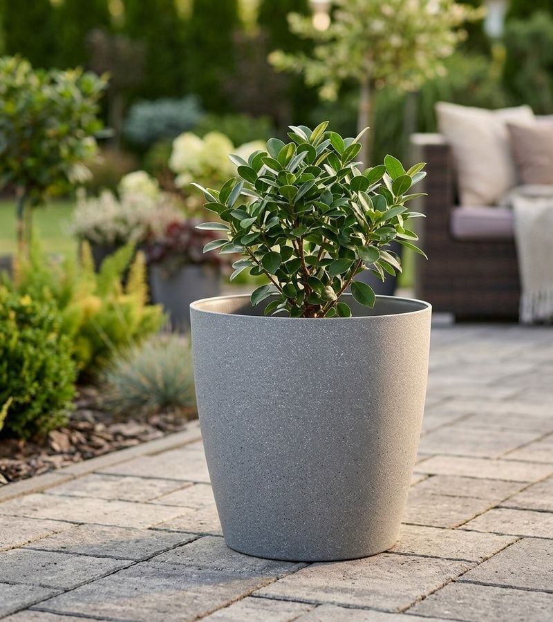 Műanyag virágcserép, Strend Pro Garden Stone, szürke, átmérő: 35 cm, magasság: 35 cm, pöttyökkel, betéttel, 24 l, kőhatású, kerek