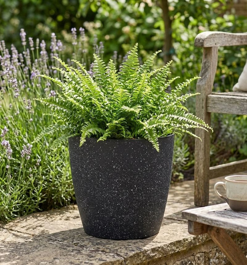 Műanyag virágcserép, Strend Pro Garden Stone, fekete, átmérő: 35 cm, magasság: 35 cm, pöttyökkel, betéttel, 24 l, kőhatású, kerek