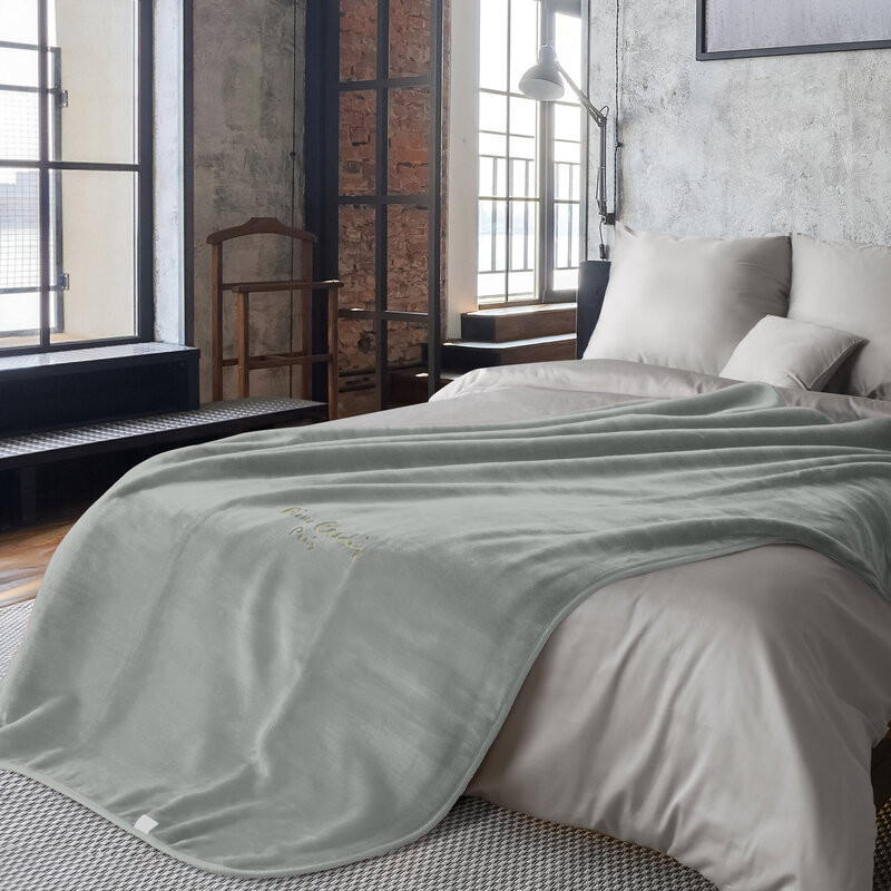 Clara1 Pierre Cardin takaró Ezüst 160x220 cm - 700 g/m2